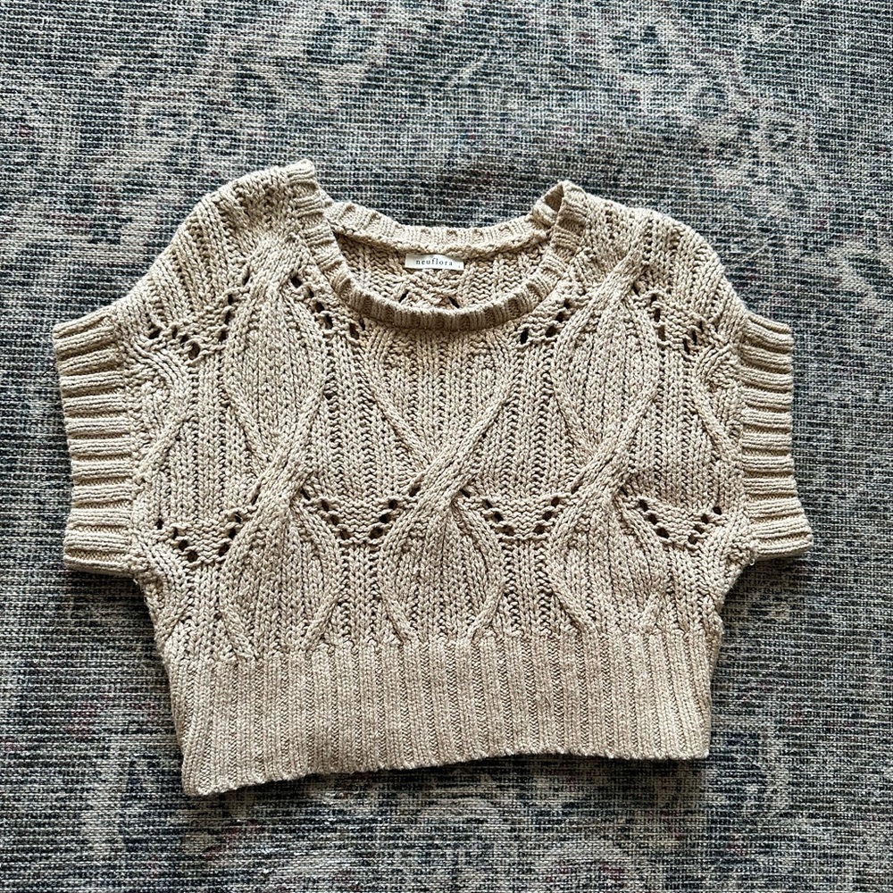 Neuflora Knitted Crop Top - Picture 2 of 5